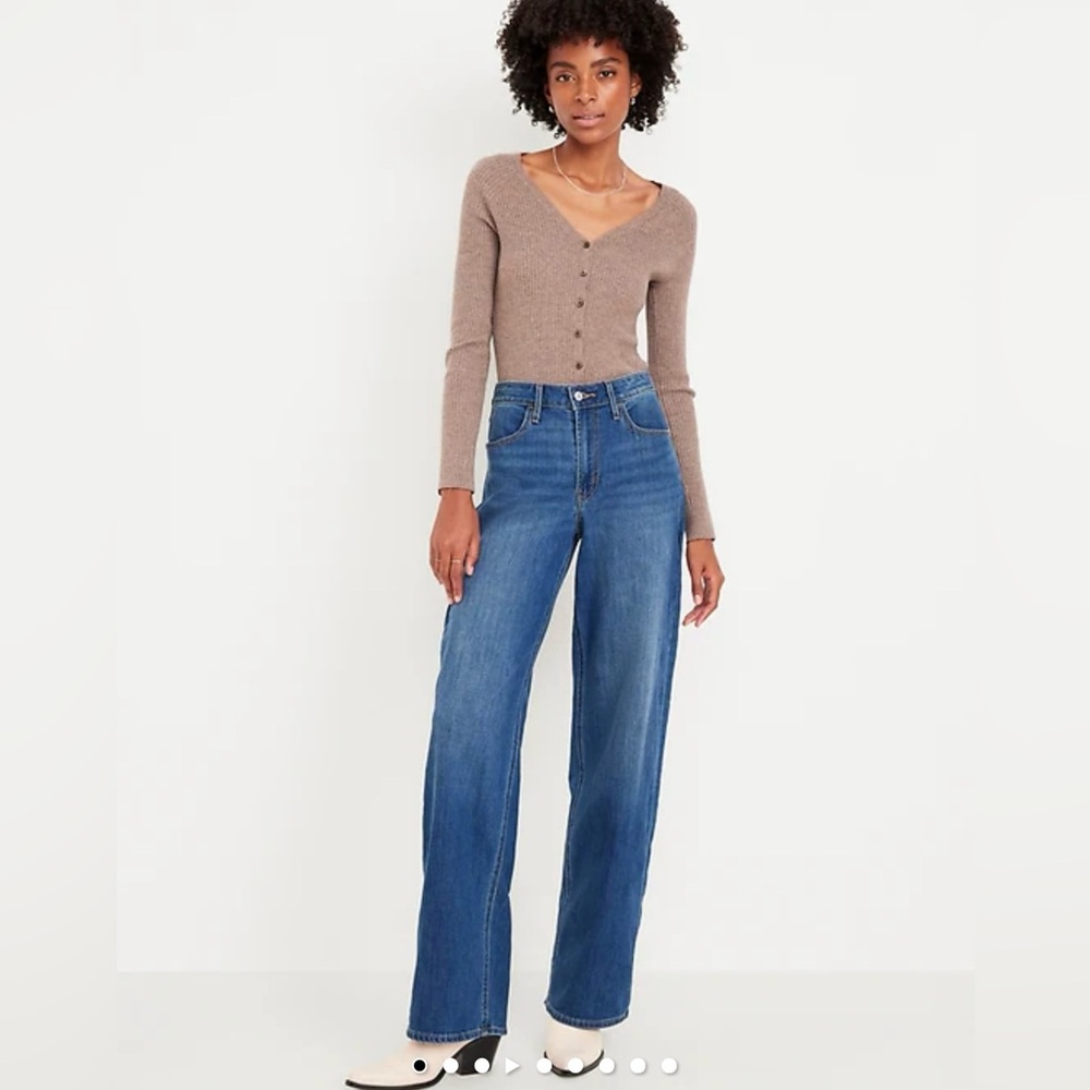 Old Navy High-Waisted Wow Wide-Leg Jeans
Sz 6
Medium blue
Excellent condition!